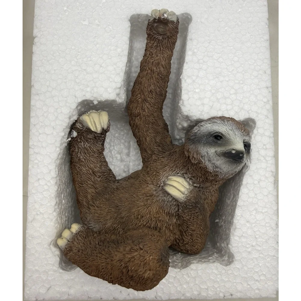 Magnetic Key Holder, Cute Magnetic Lazy Sloth Statue Keychain Securely Keep Keys